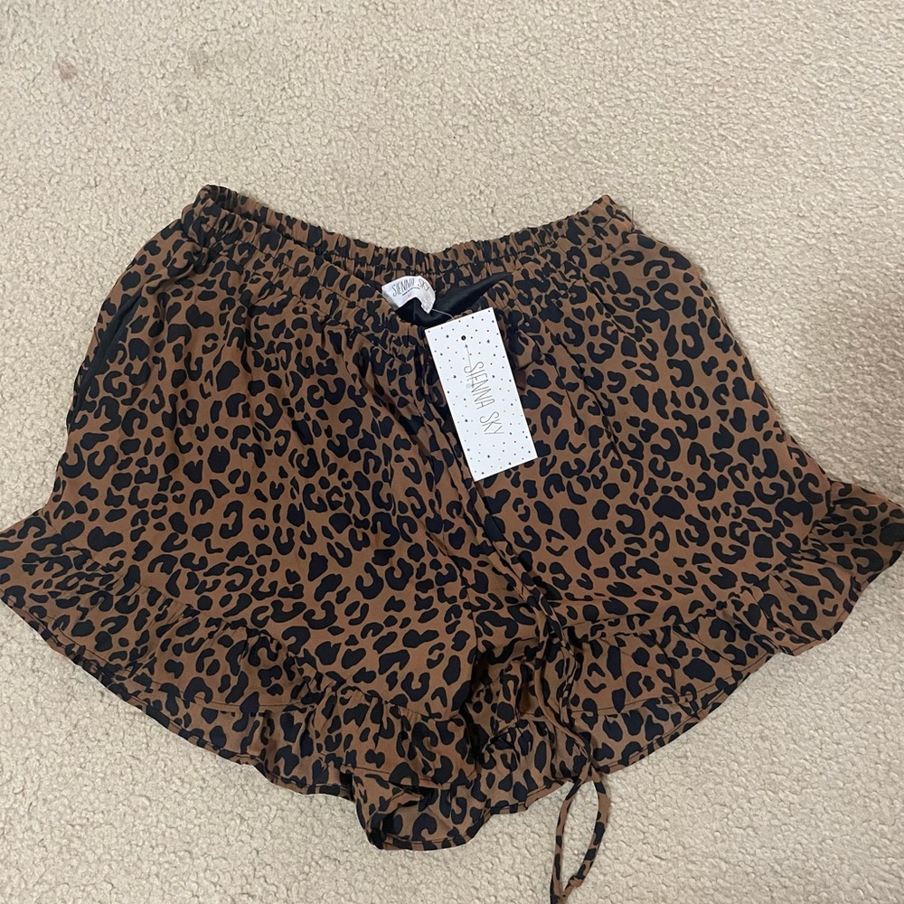 ⭐️NWT Sienna Sky Leopard Short⭐️